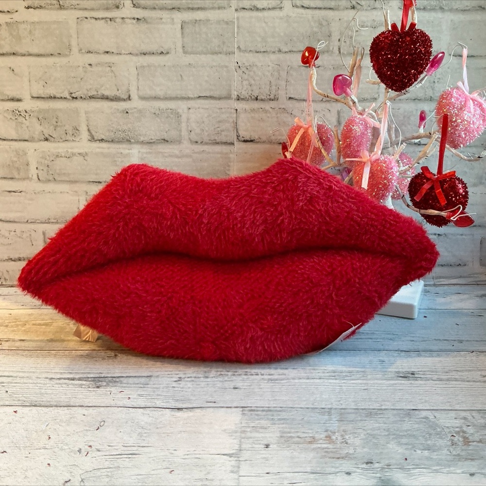 Bella Lux Fabric Lips Valentine Pillow